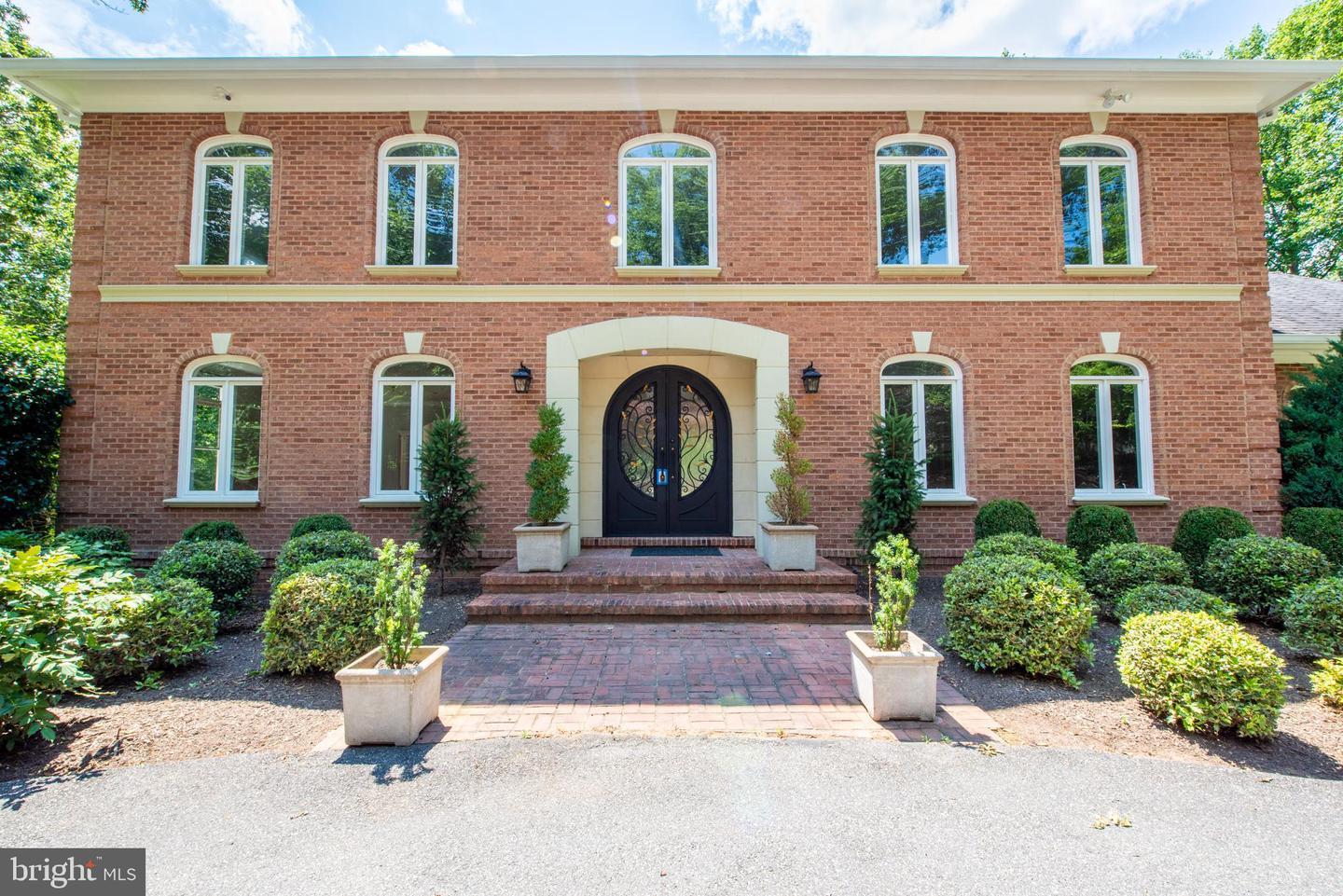 9121 Mill Pond Valley Dr McLean, VA 22102