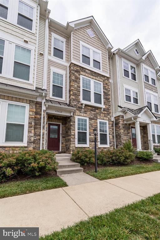 42462 Benfold Sq, Brambleton, VA 20148